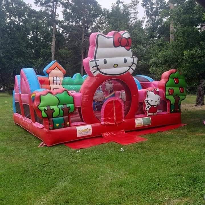 Napihljivo igralo z motivom Hello Kitty – ljubka in priljubljena izbira za dekliške rojstnodnevne zabave.